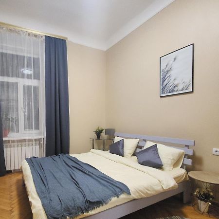 В Центрі М.Чернівці 2 Кімнатна Затишна Квартира. Exteriér fotografie